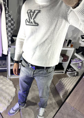 Pull blanc brodé LV