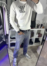 Pull blanc brodé LV