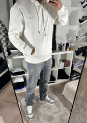 Pull blanc à motif CD