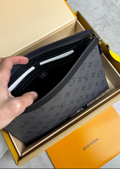 Pochette à main LV