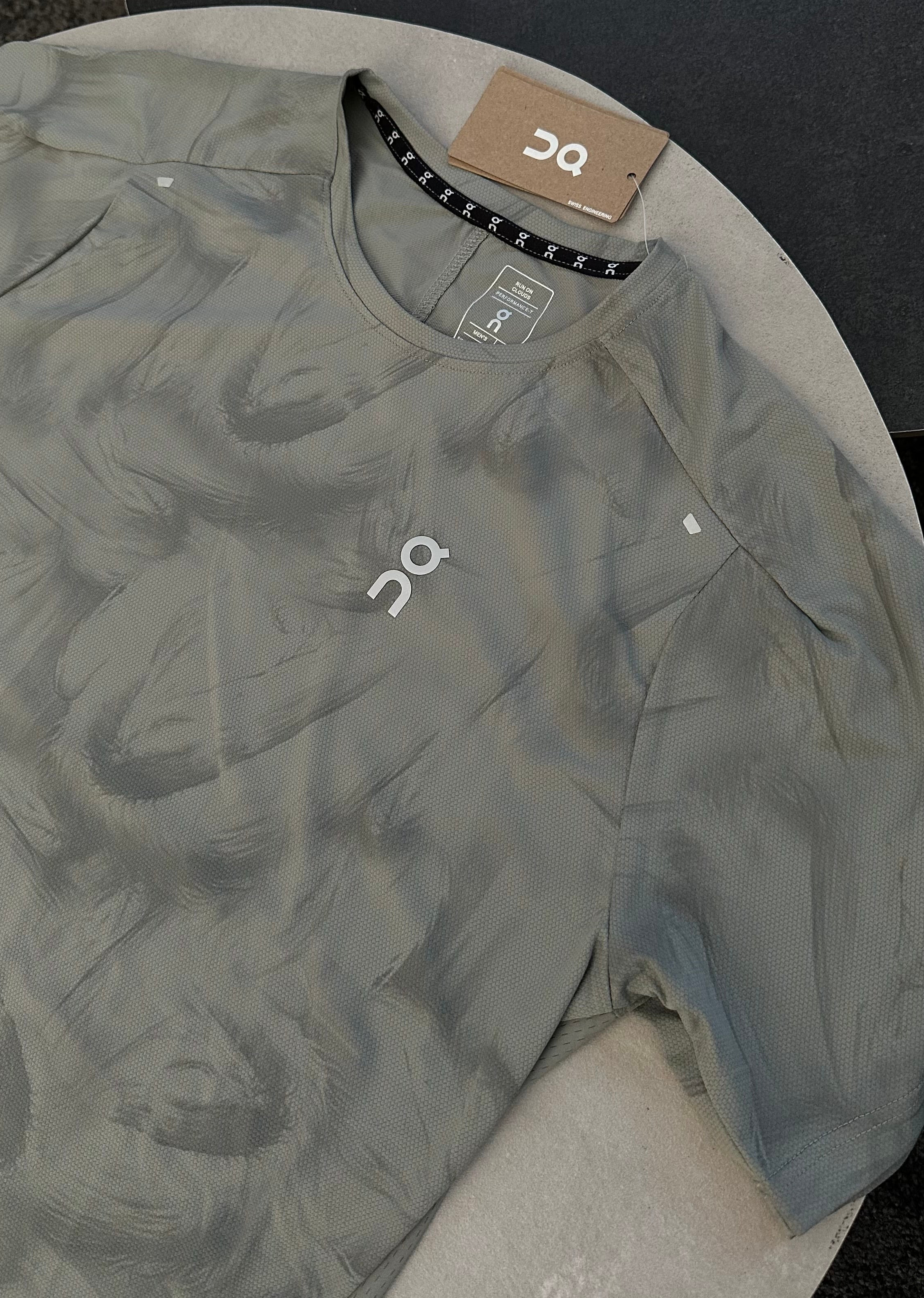 Ensemble On Gris
