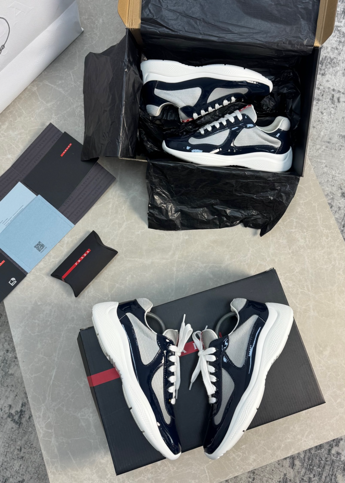Sneaker in Mitternachtsblau