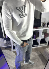 Pull blanc brodé LV