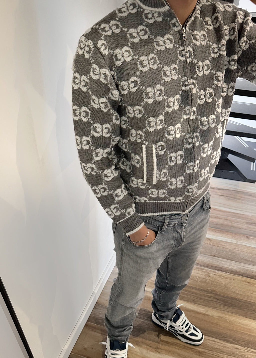 Gilet gris brodé GG