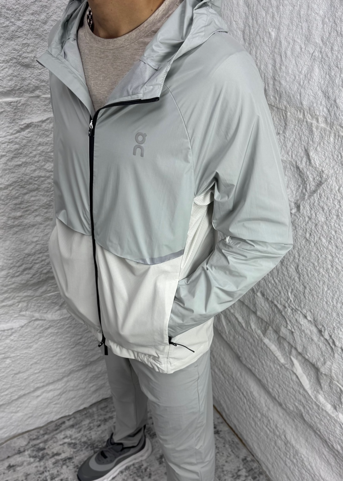 Ensemble On Gris