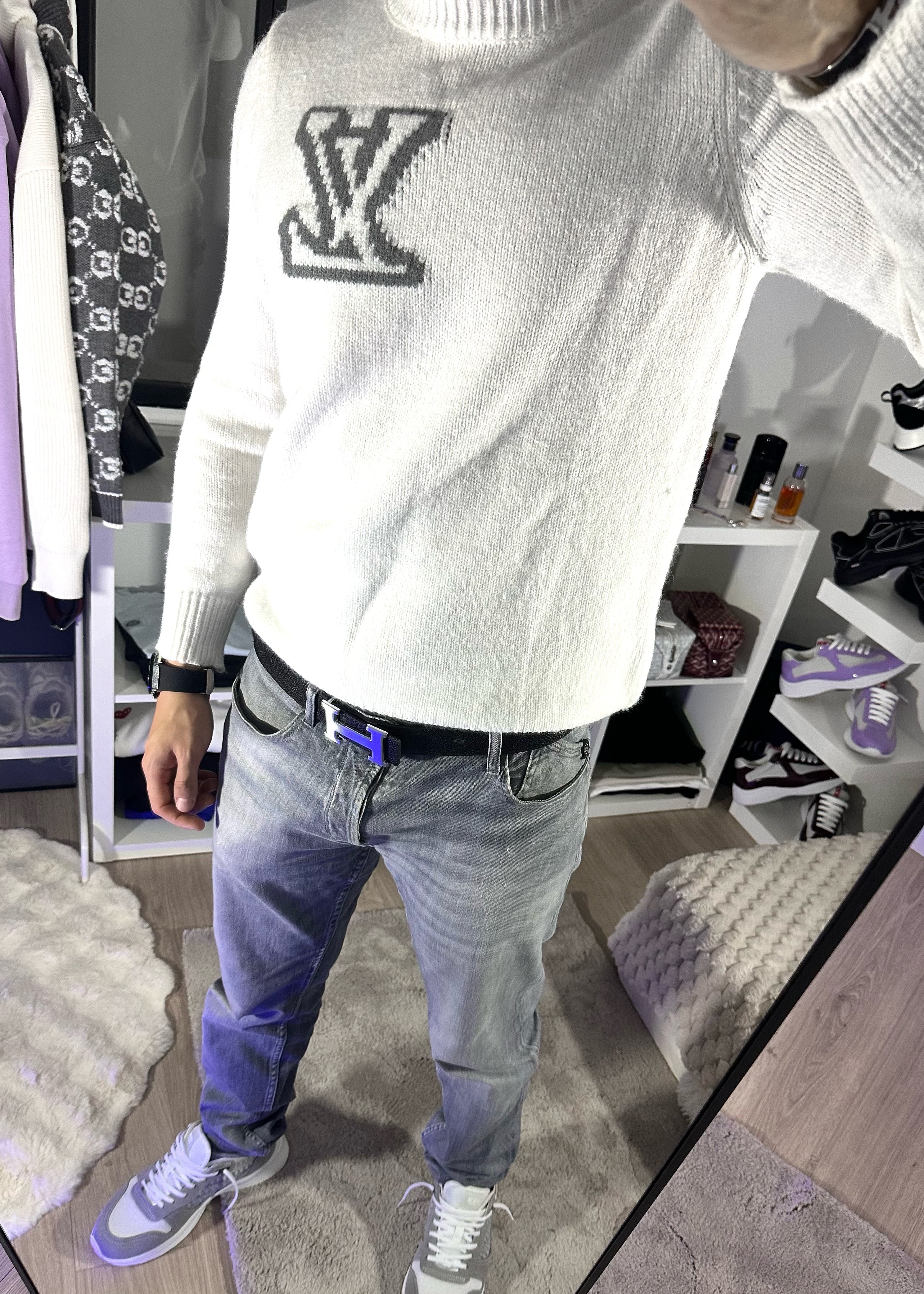 Pull blanc brodé LV