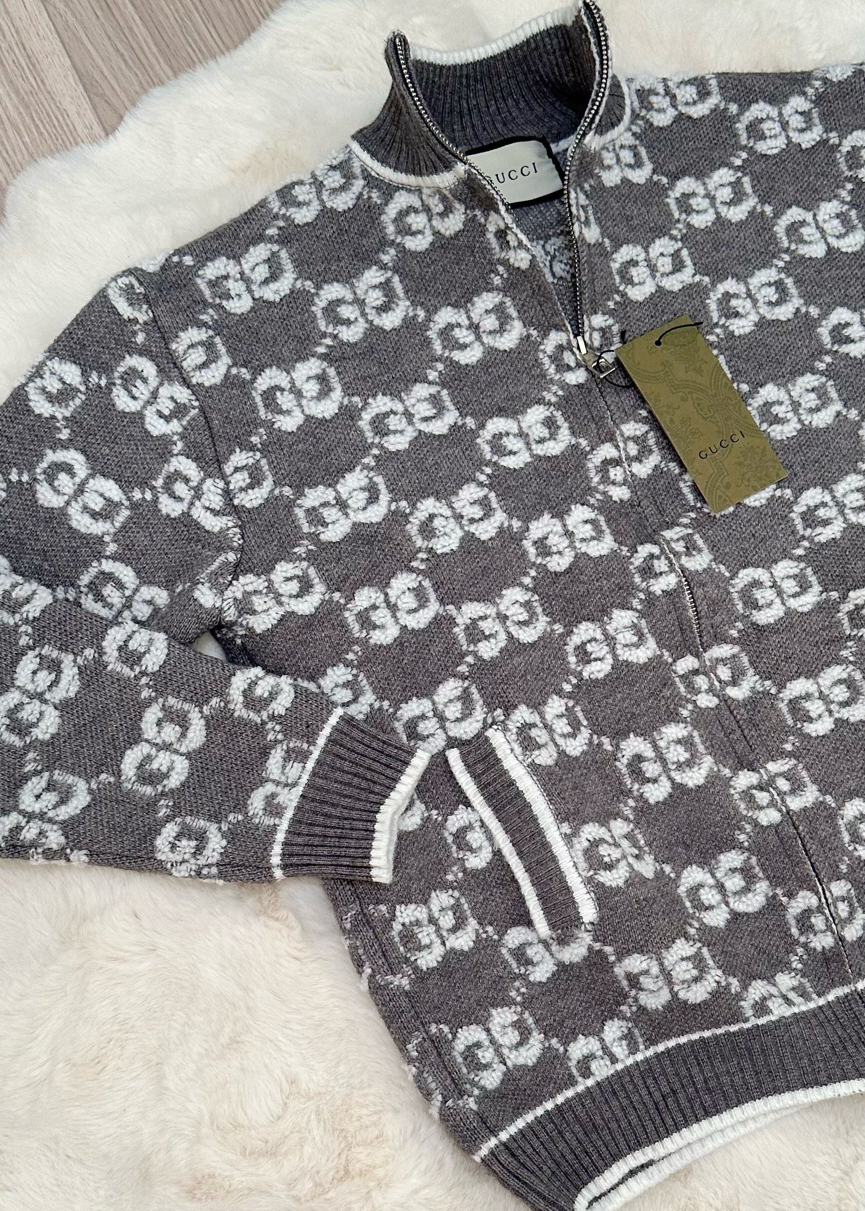 Gilet gris brodé GG