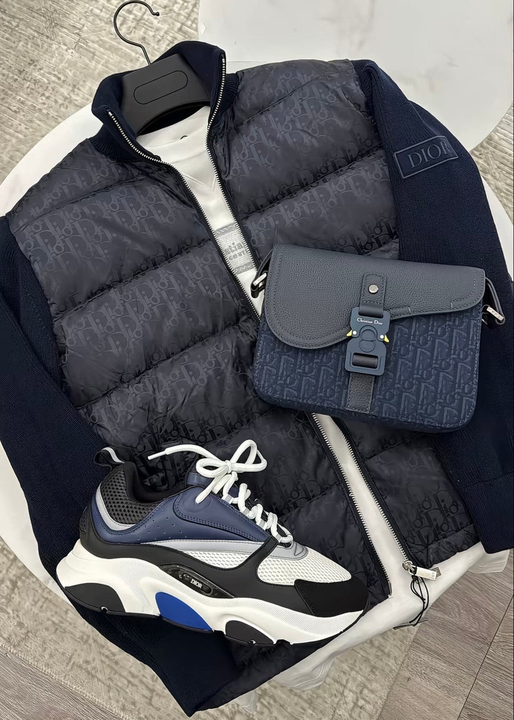 Marineblaue CD-Jacke