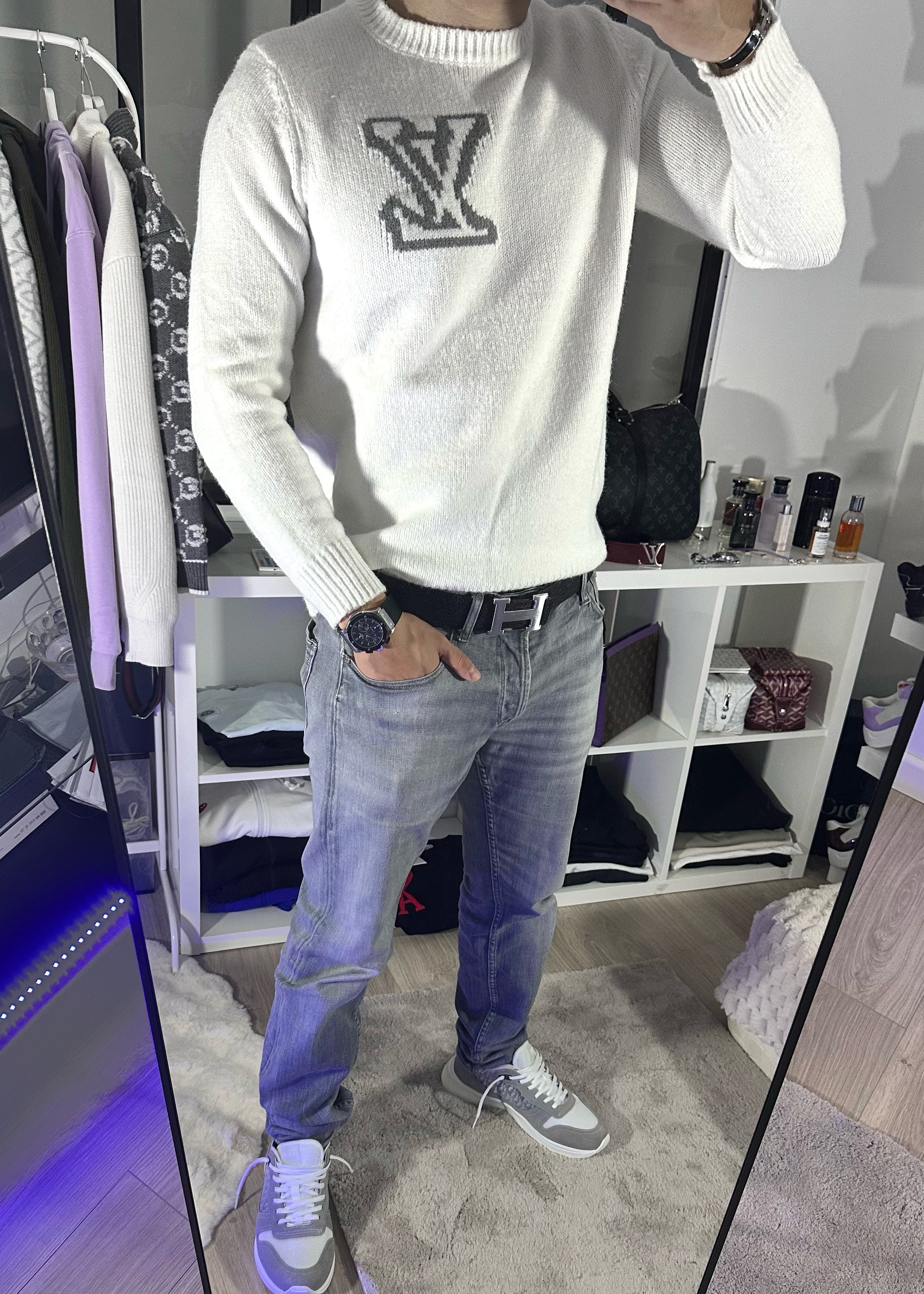 Pull blanc brodé LV