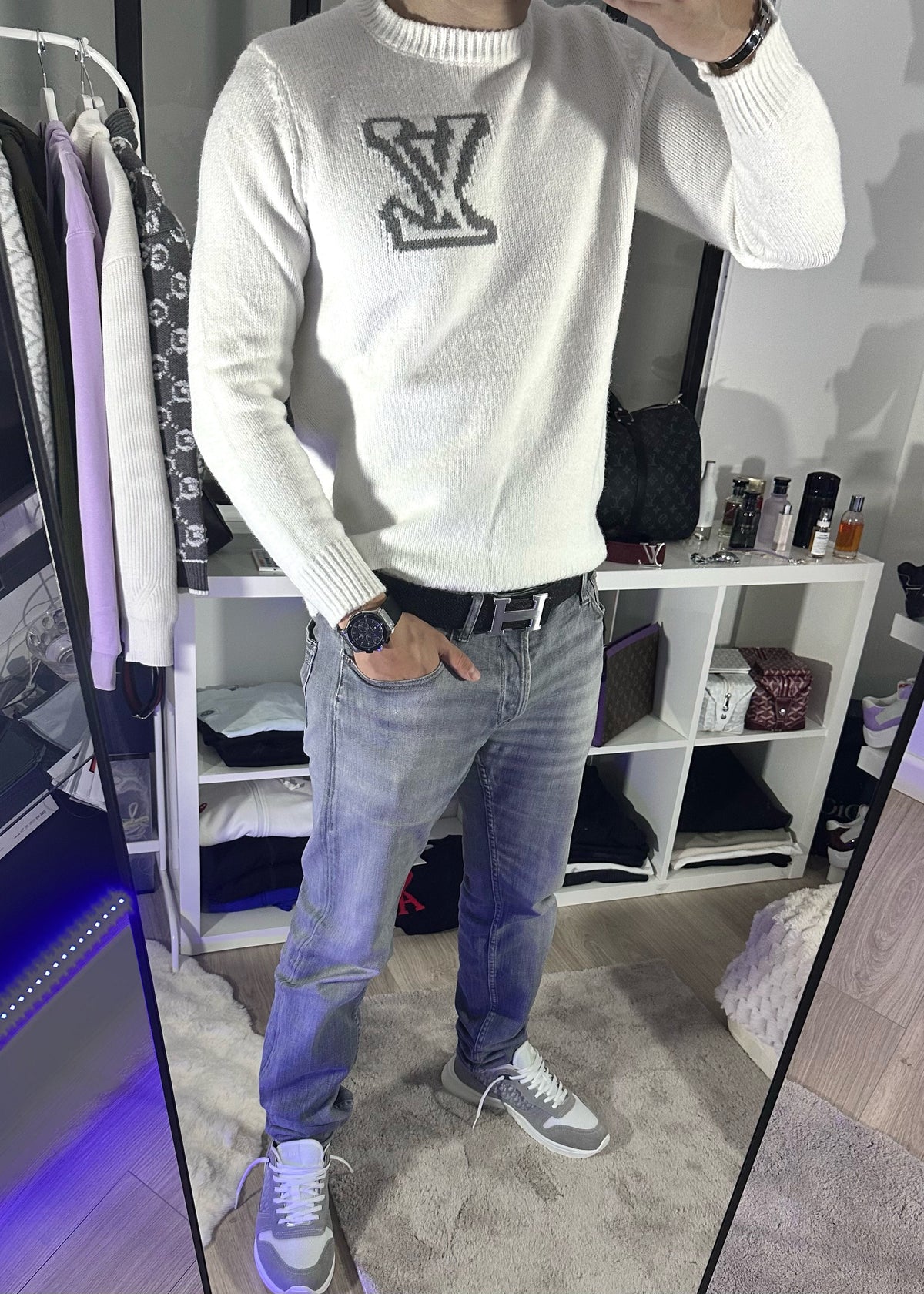 Pull blanc brodé LV