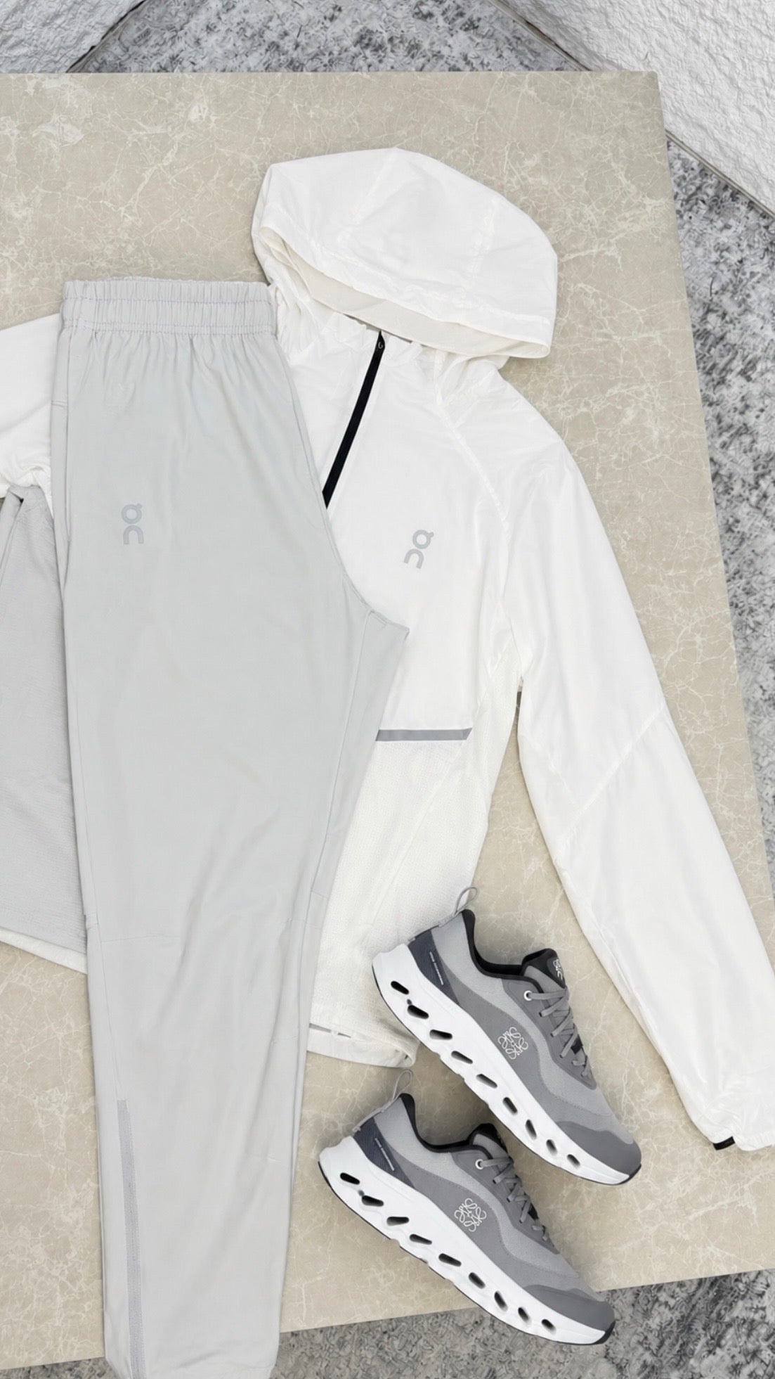 Ensemble On Blanc/Gris