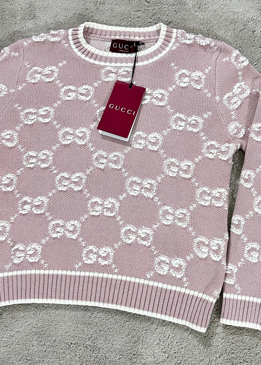 Pullover mit rosa GG-Muster