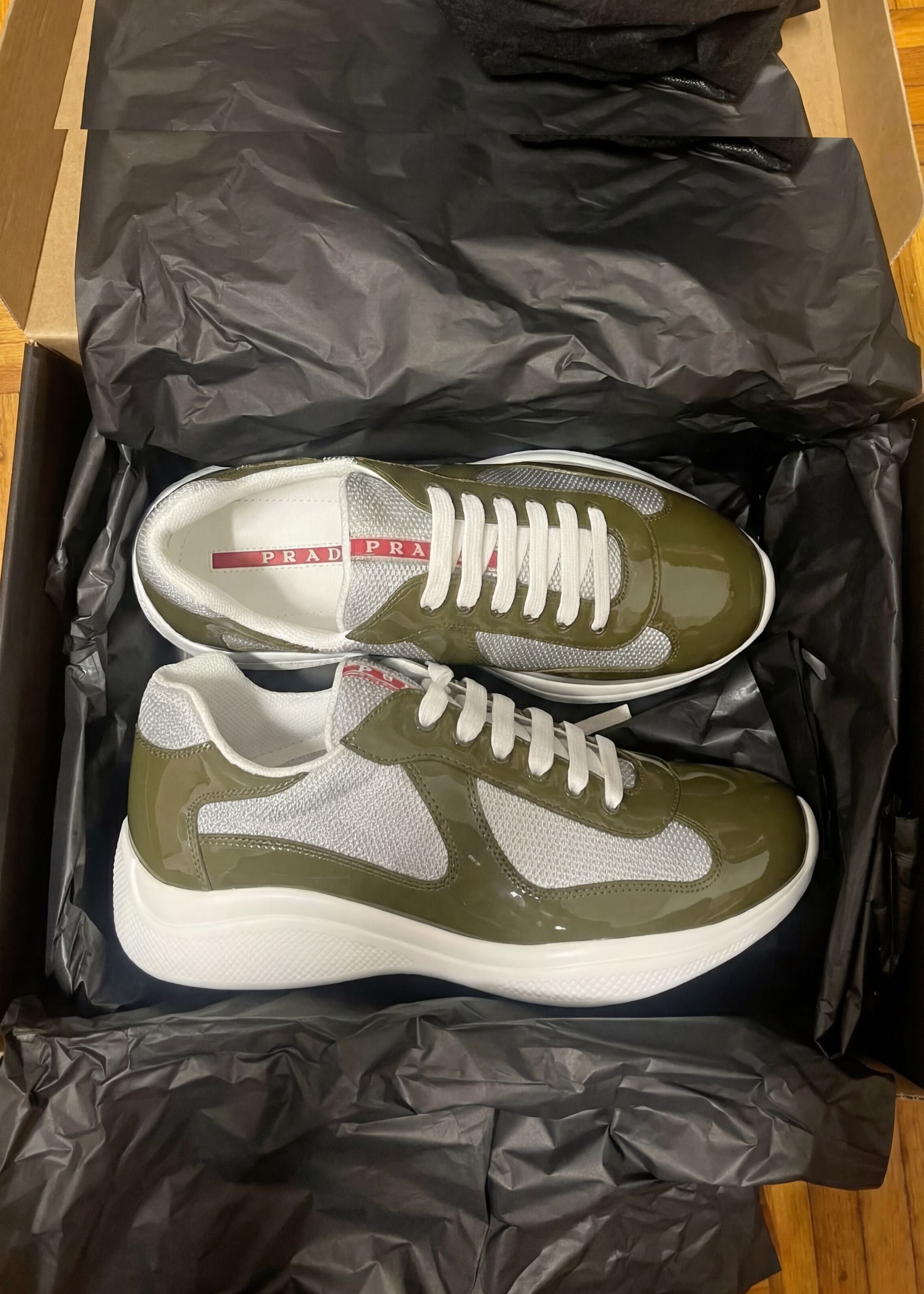 Grüner Basketball-Becher