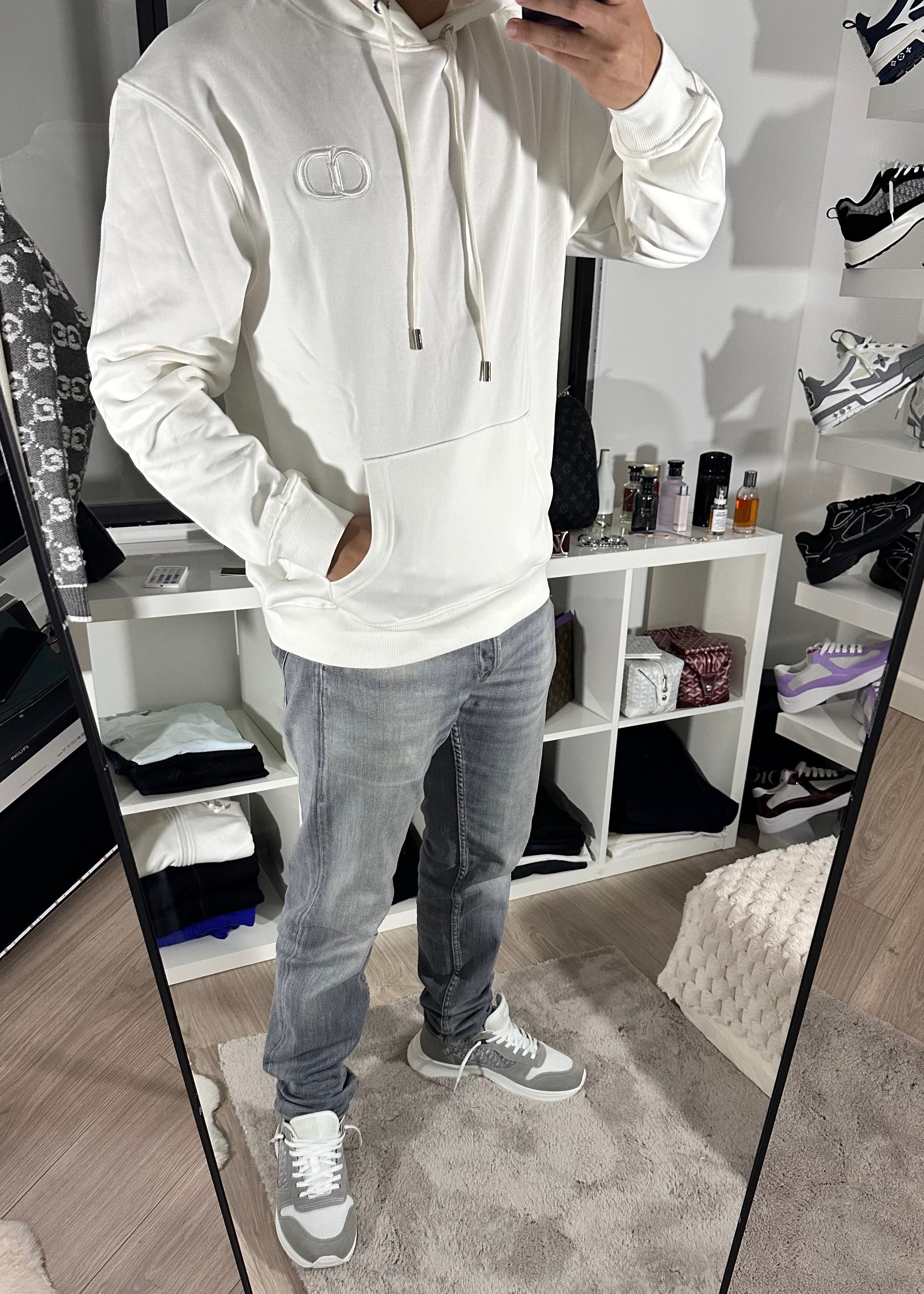 Pull blanc à motif CD