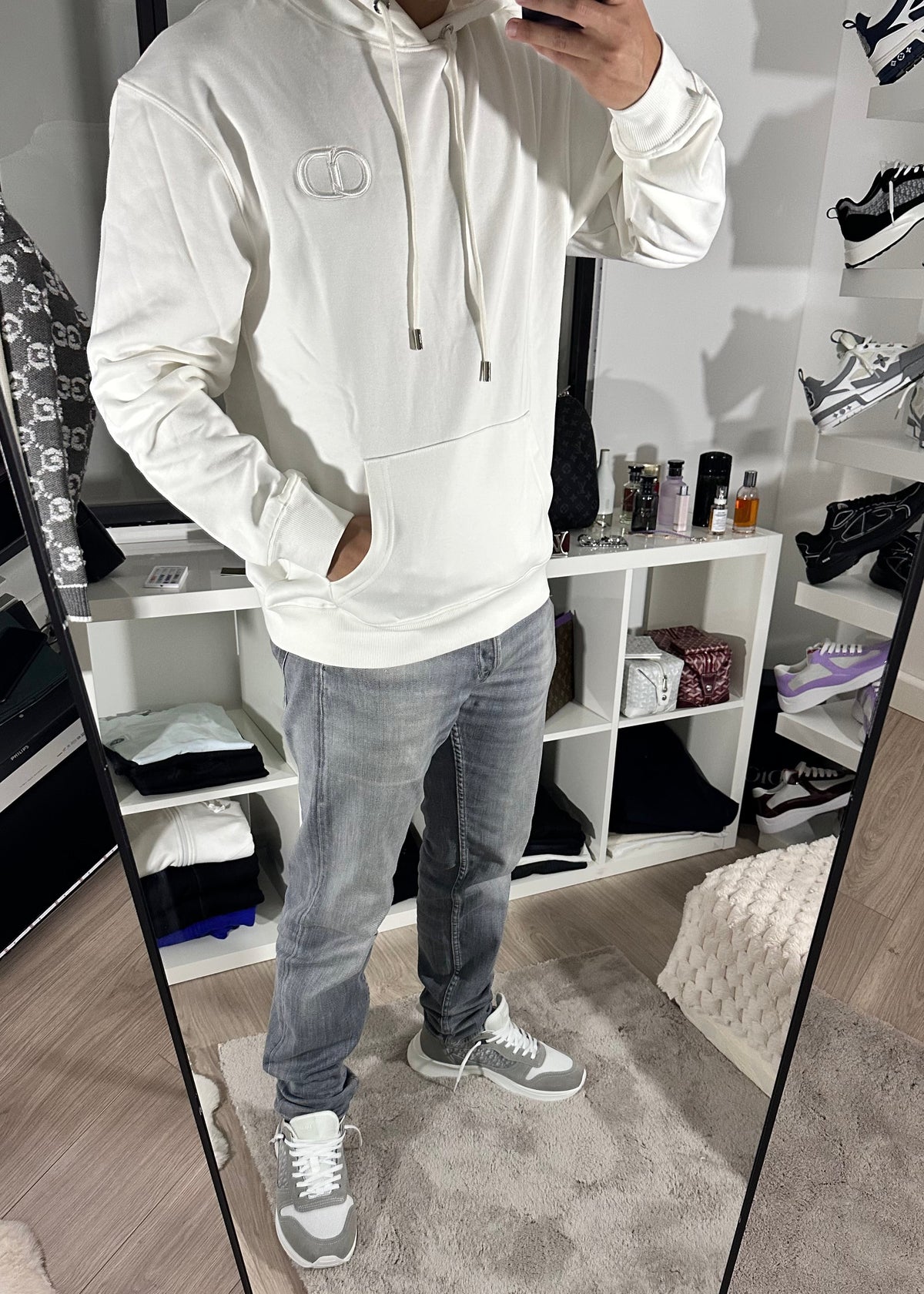 Pull blanc à motif CD