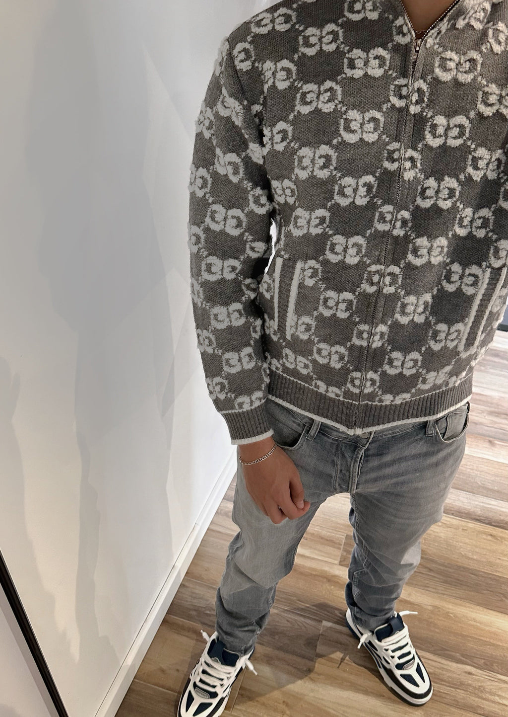 Gilet gris brodé GG