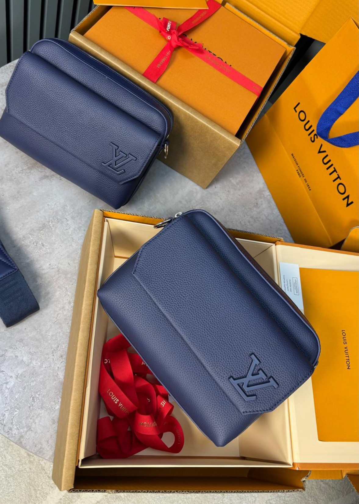 Sacoche LV Cuir Bleu