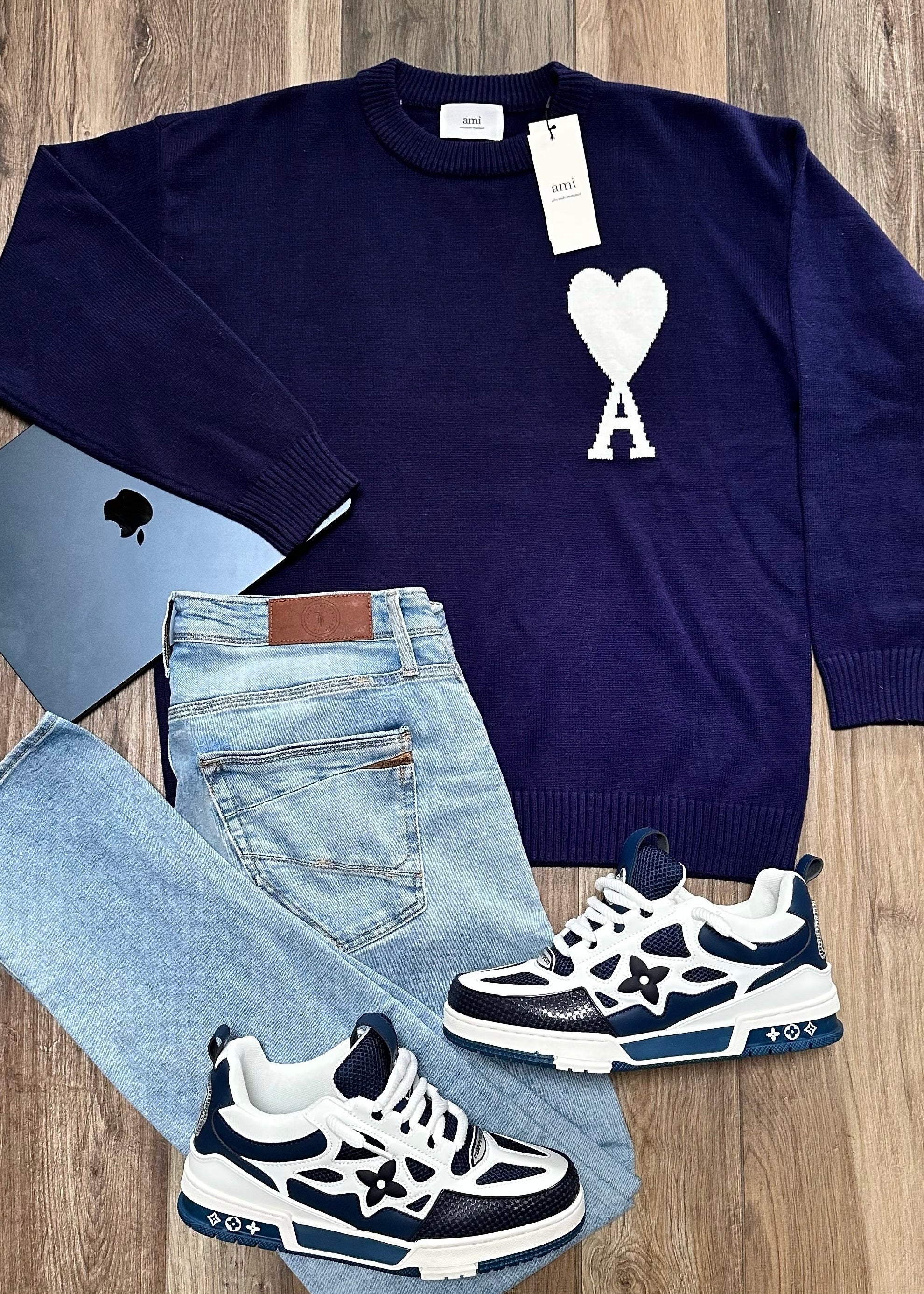 Marineblauer Pullover