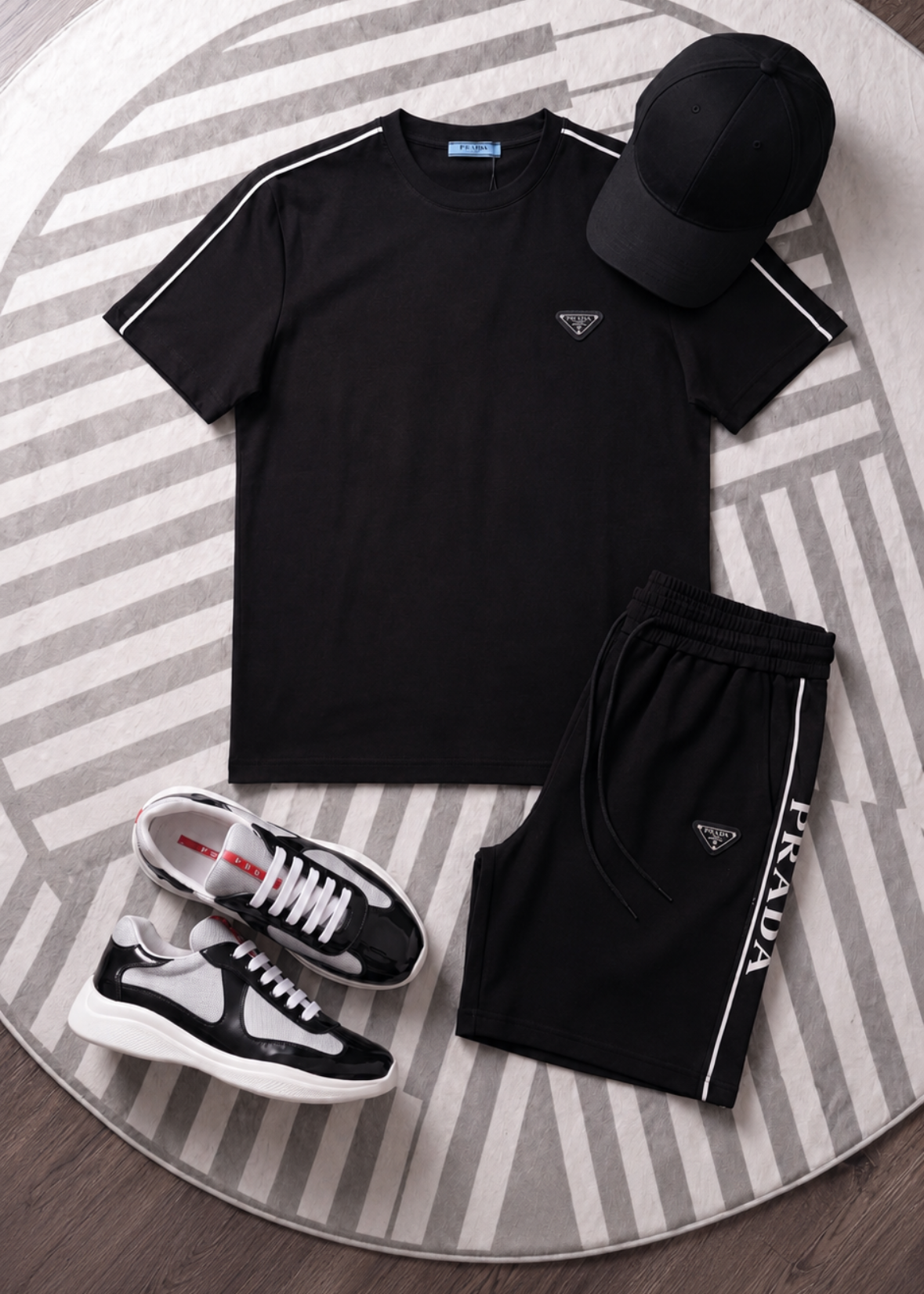 Prvda-Sommer-Set in Schwarz und Weiß