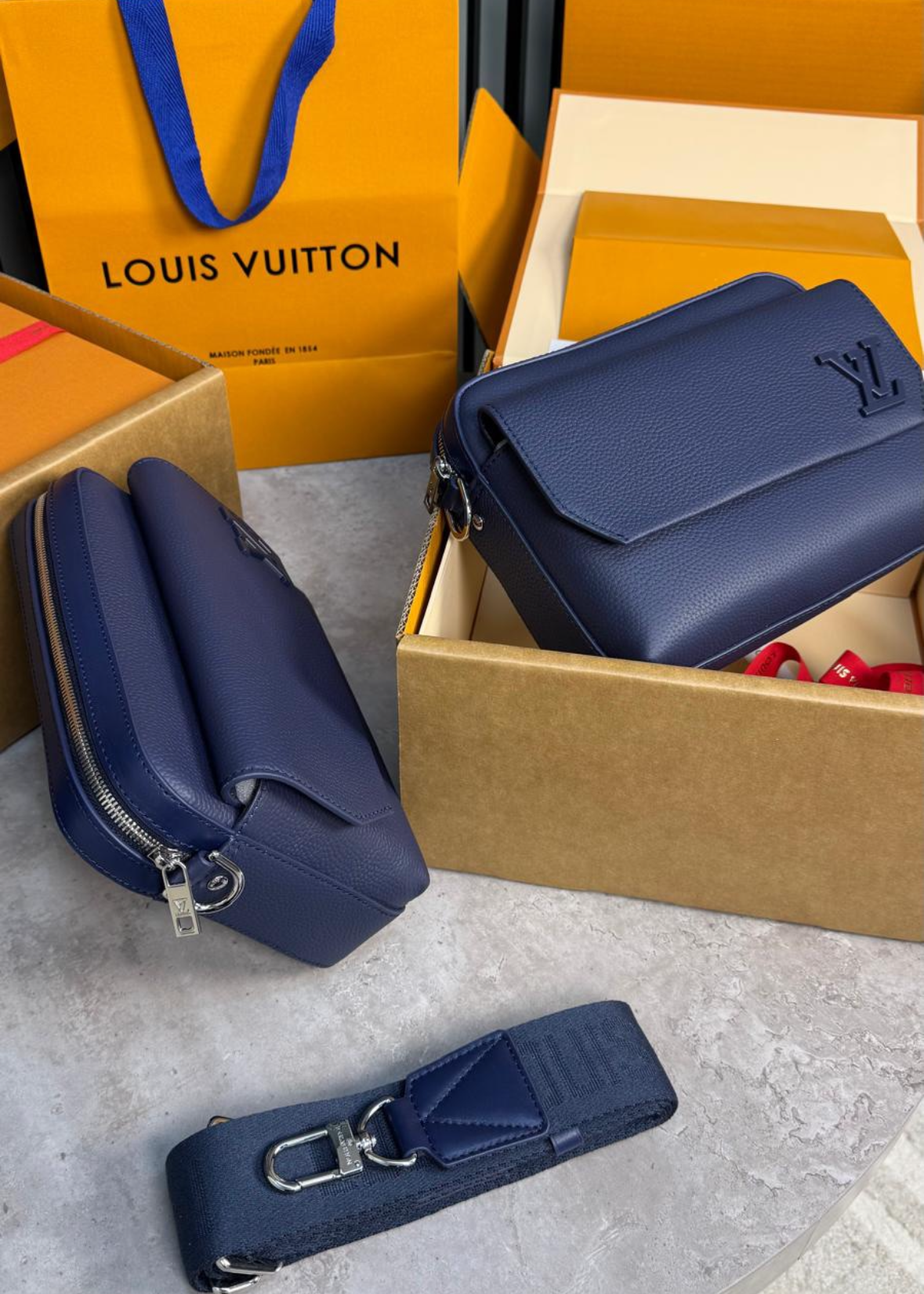 Sacoche LV Cuir Bleu