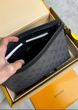 Pochette à main LV
