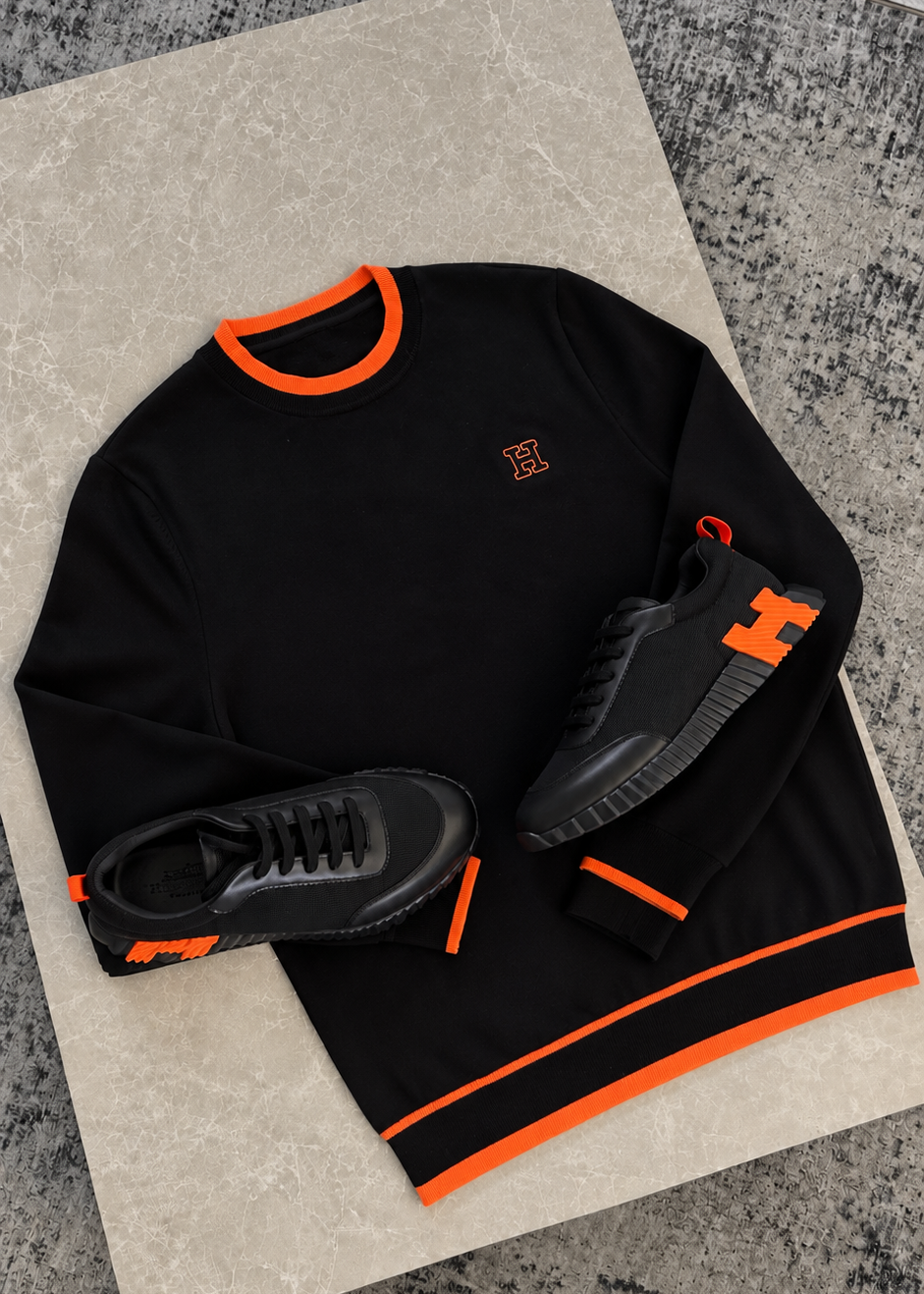 Pull H Noir/Orange