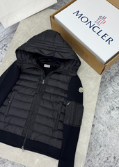 Schwarze Strickweste
