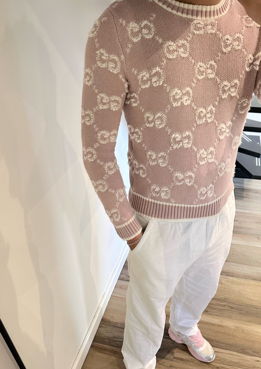 Pullover mit rosa GG-Muster