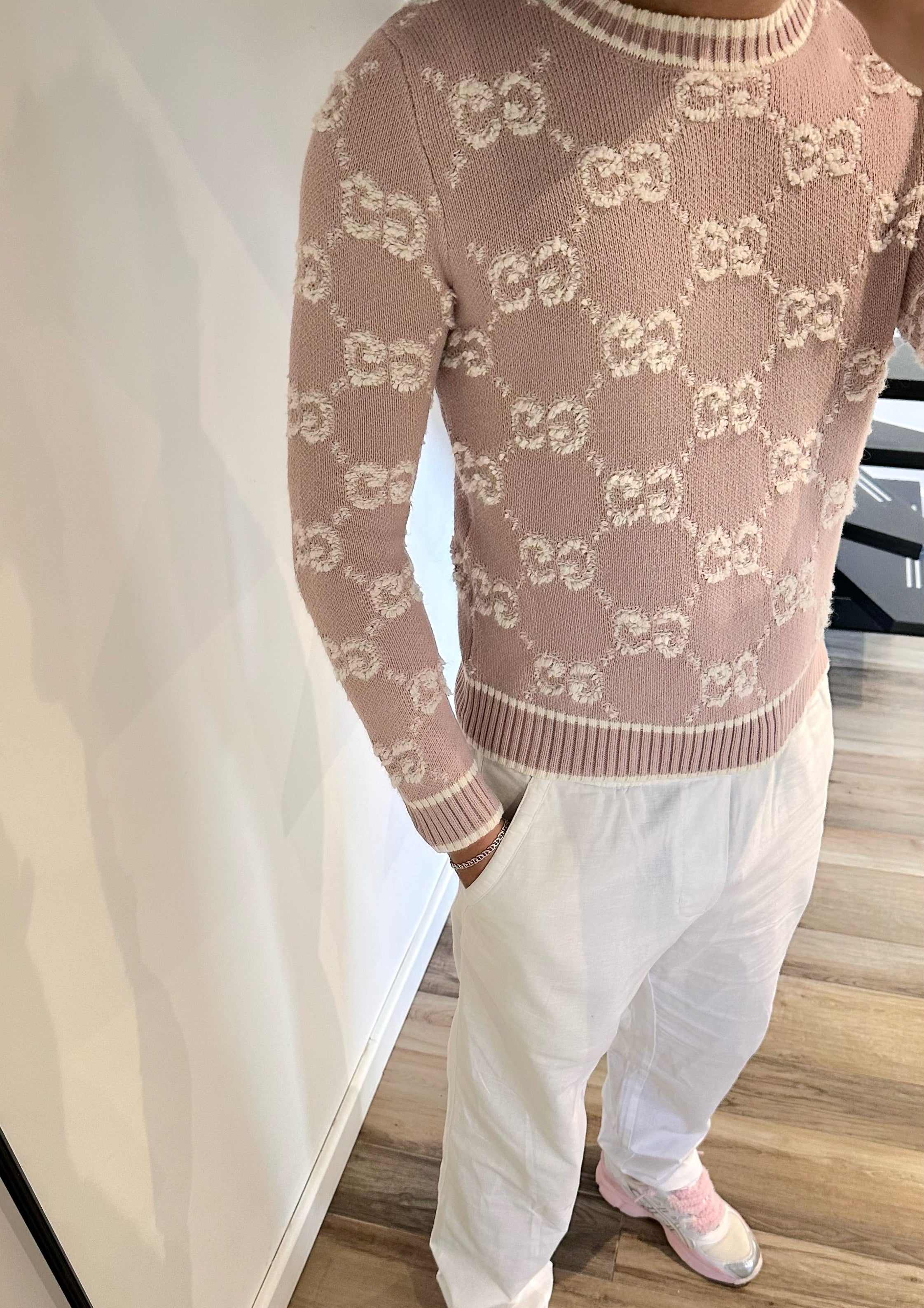 Pullover mit rosa GG-Muster