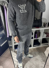 Pull gris brodé LV