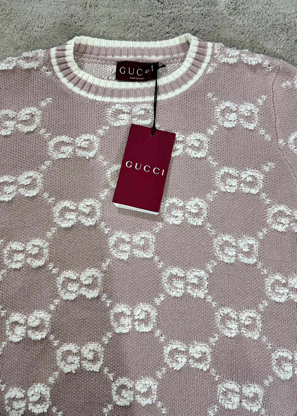 Pullover mit rosa GG-Muster