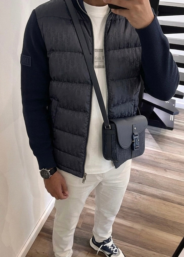 Marineblaue CD-Jacke