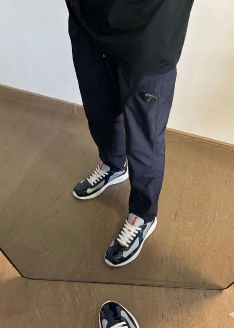 Sneaker in Mitternachtsblau