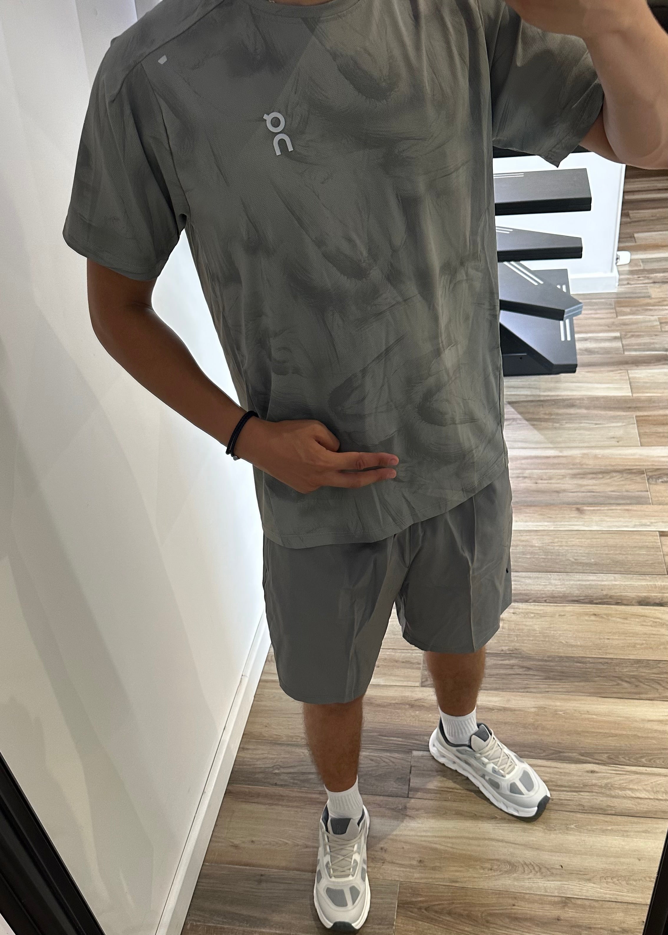 Ensemble On Gris