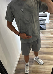 Ensemble On Gris