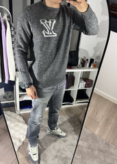 Pull gris brodé LV