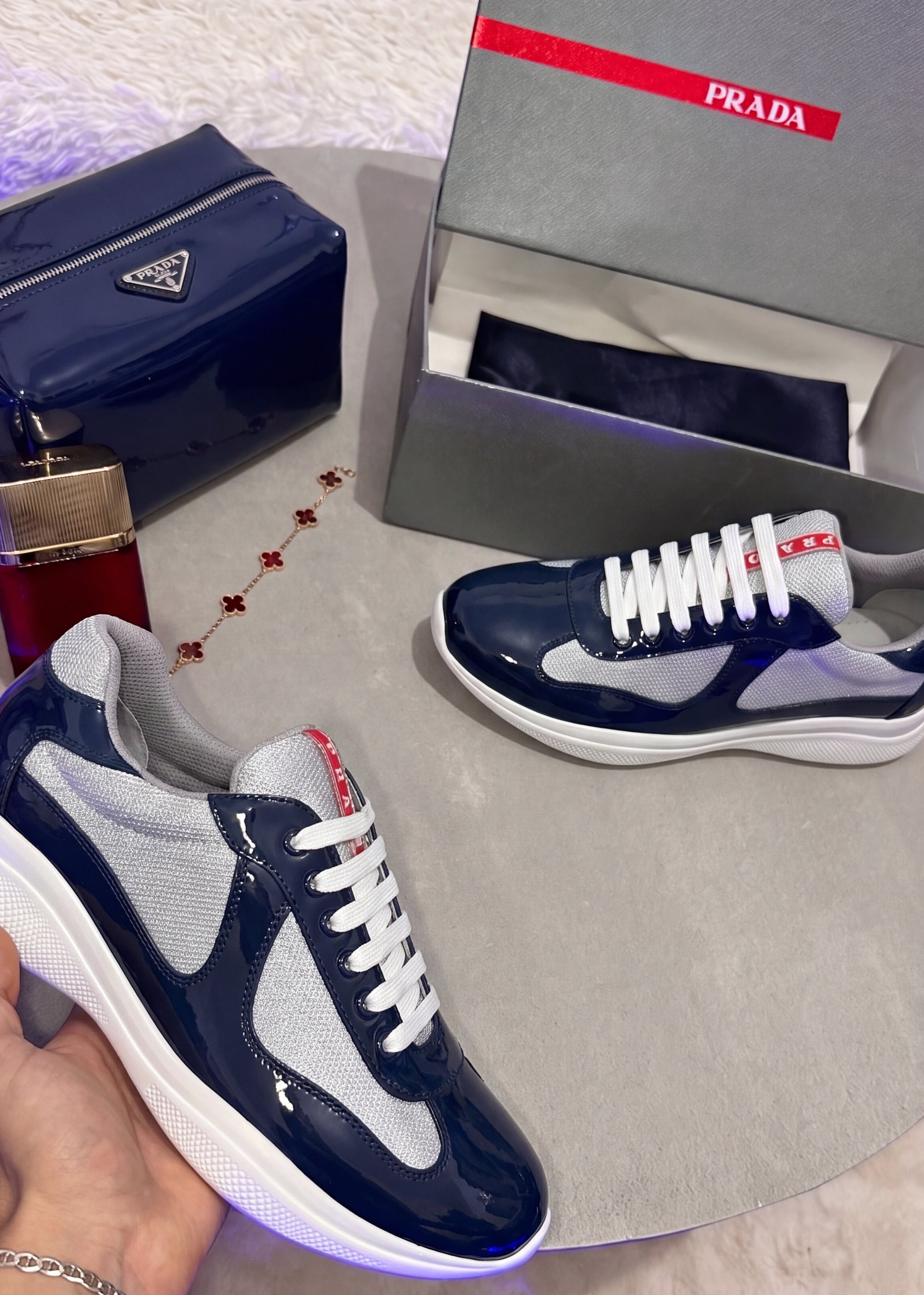 Sneaker in Mitternachtsblau