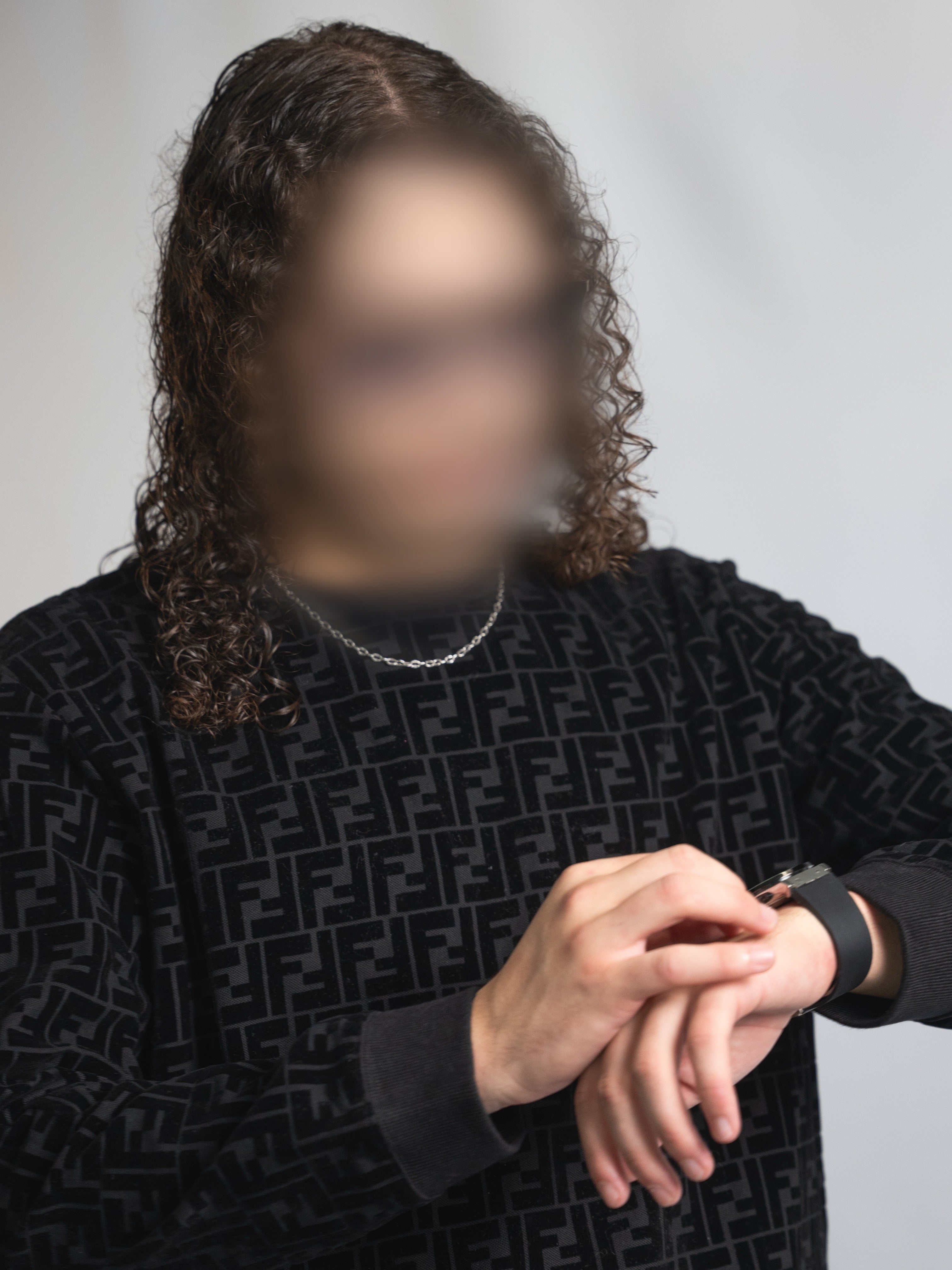 Schwarzer Pullover mit Fendi-Monogramm