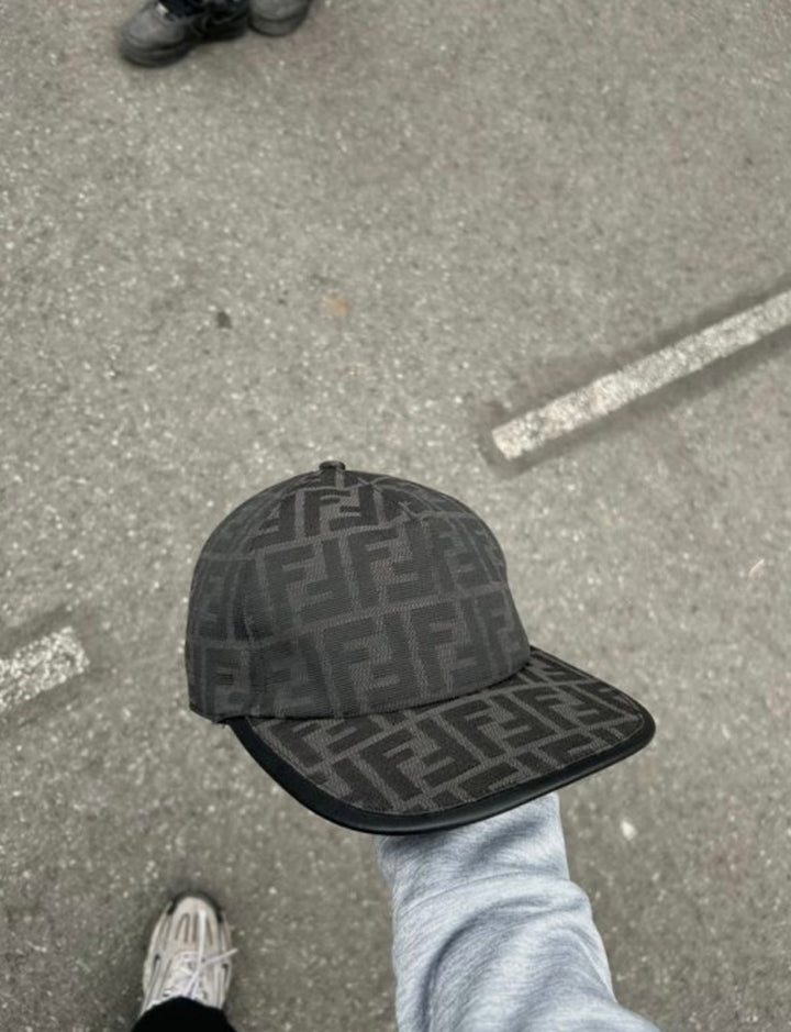 Graue FF-Kappe