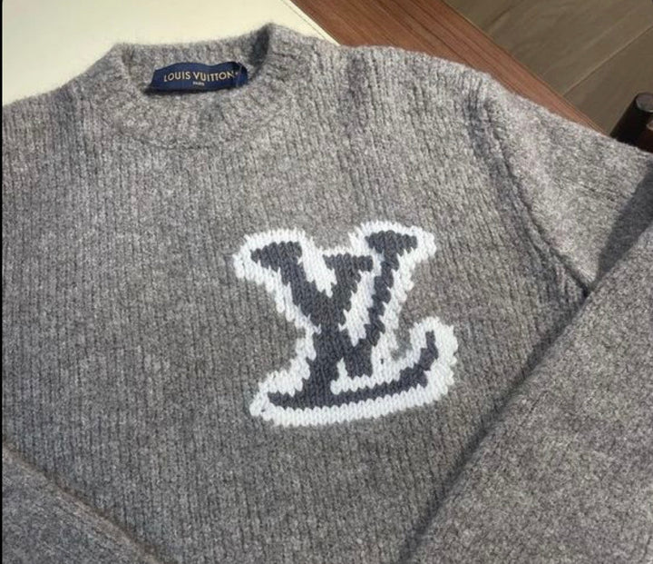 Grijze trui met LV-borduursel