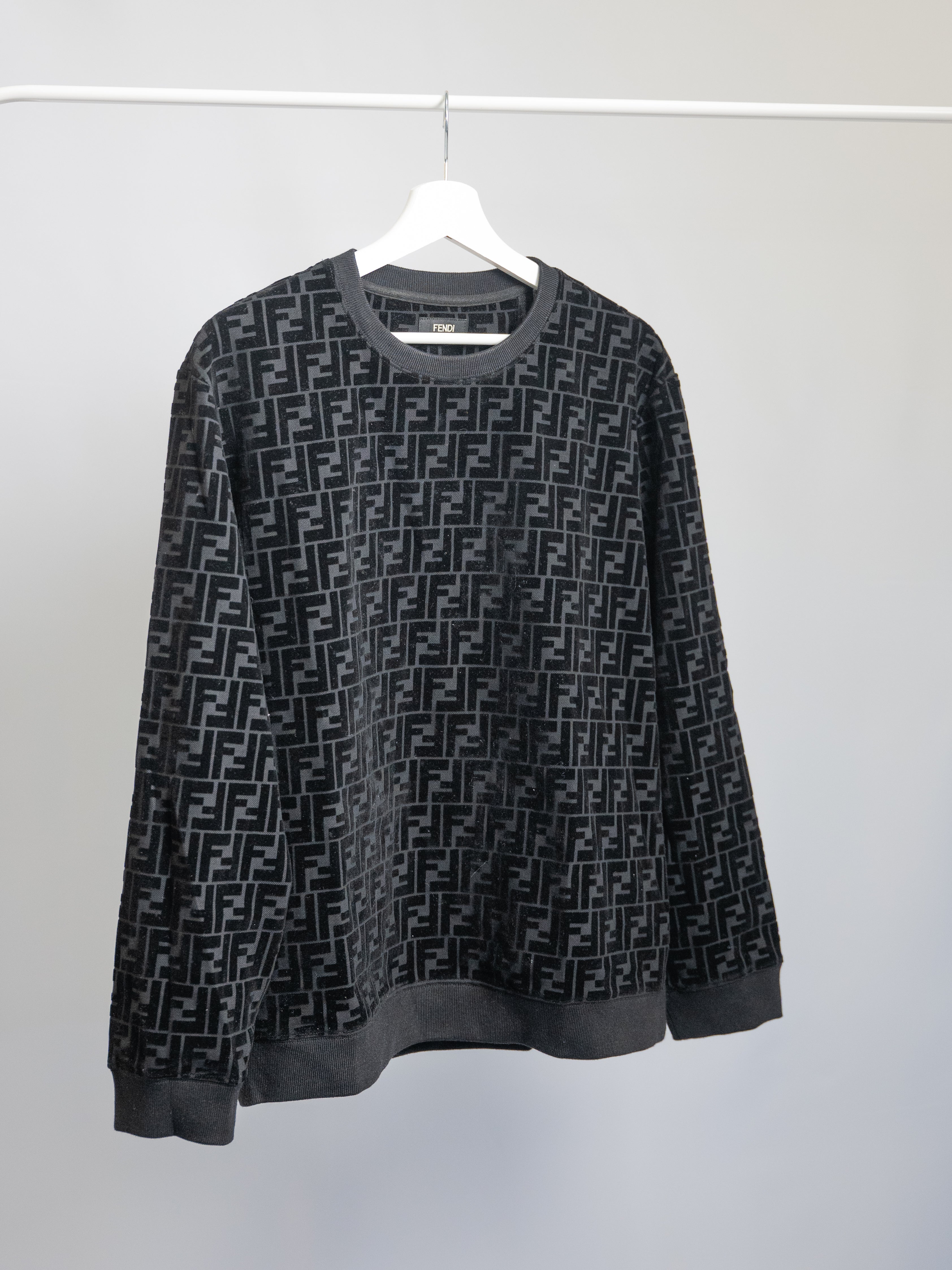Schwarzer Pullover mit Fendi-Monogramm